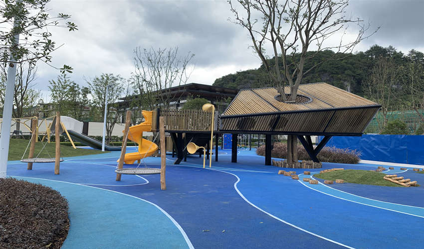 新型戶外非標(biāo)定制游樂設(shè)備價(jià)格多少錢？