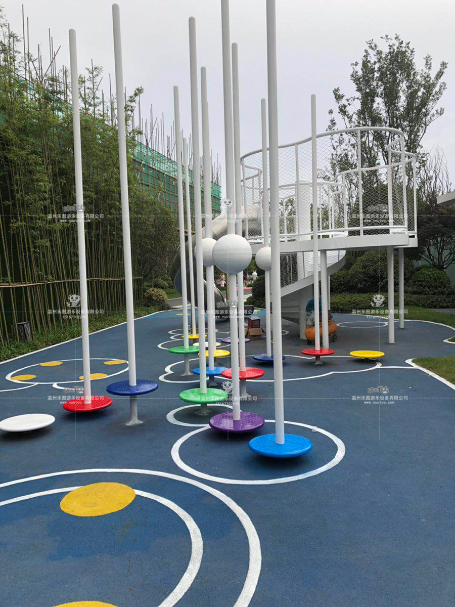 戶(hù)外大型非標(biāo)游樂(lè)設(shè)備如何保養(yǎng)