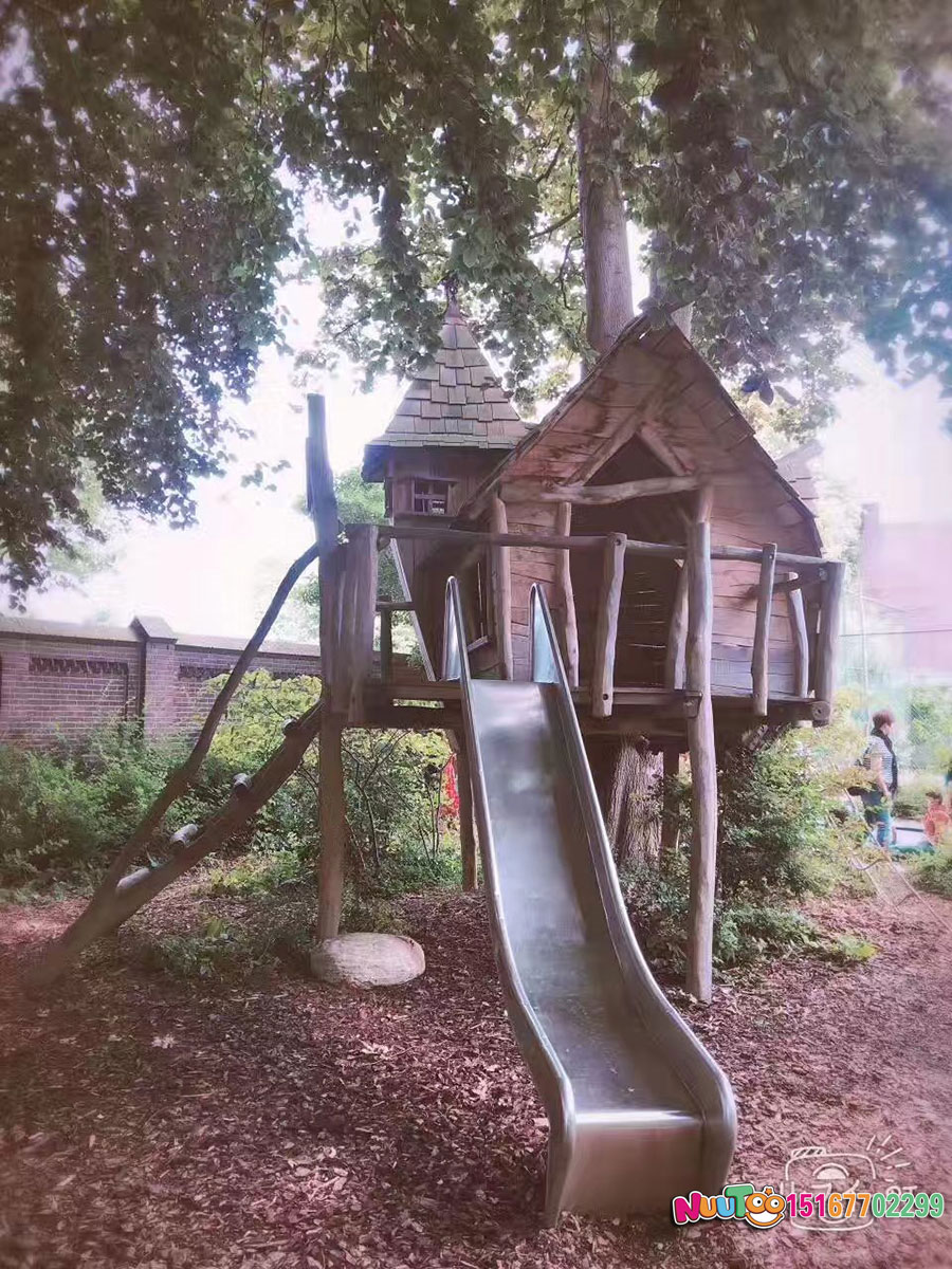 大型組合滑梯的應用場景多么？還在更豐富