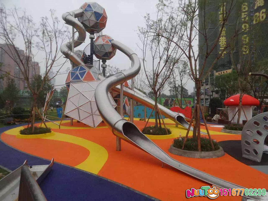 幼兒園應(yīng)該配備的游樂設(shè)備包括這些無動力設(shè)備