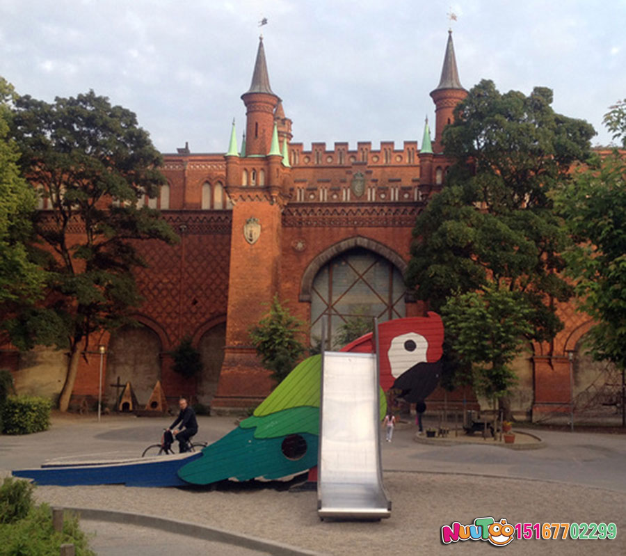 兒童滑梯特點鮮明有什么好處？讓它適應(yīng)了更多場合